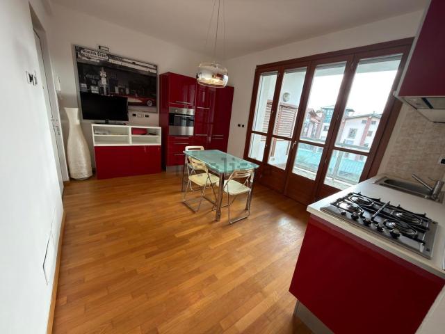 Appartamento in vendita di 93 m² in Via Silvano Tosi