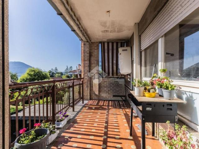 Appartamento in vendita di 93 m² in Viale del Lago Cimino, 9