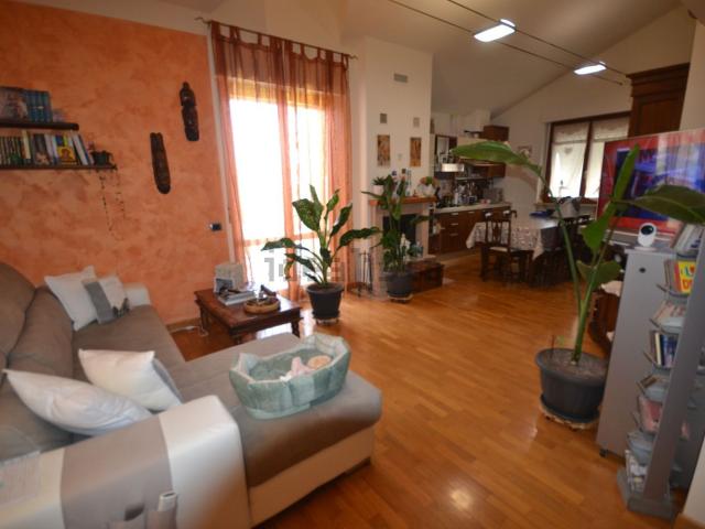 Appartamento in vendita di 90 m² in Borgo Sforzacosta, 297