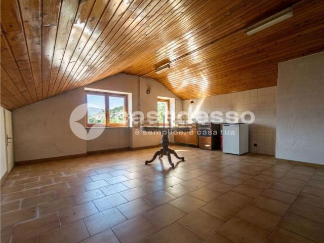 Appartamento in vendita di 90 m² in Frazione Gisola, 34