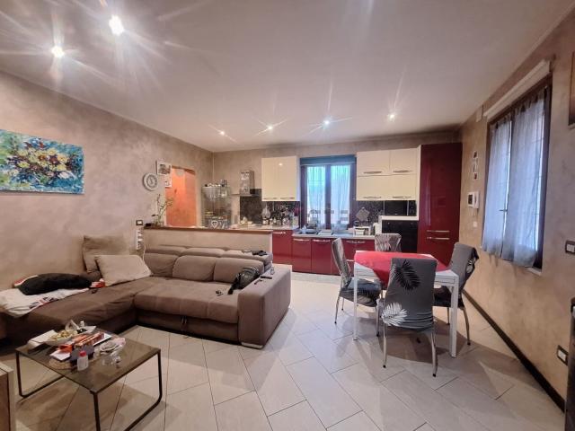 Appartamento in vendita di 90 m² in Piazza Beato Pareto, 14