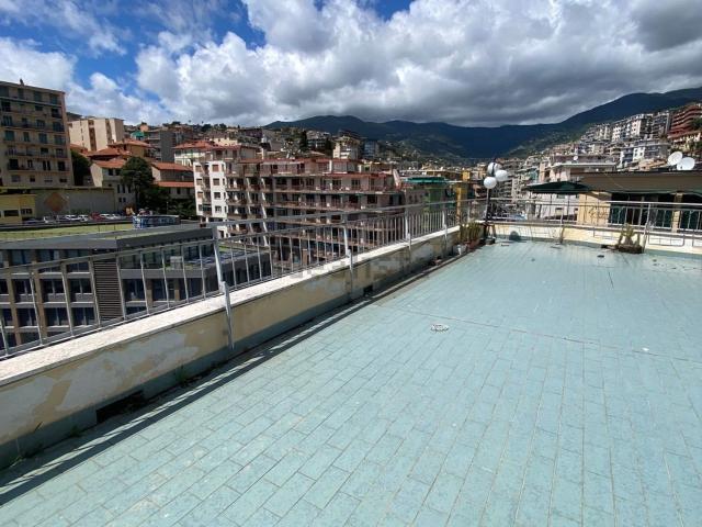 Appartamento in vendita di 90 m² in Piazza Eroi Sanremesi, 18