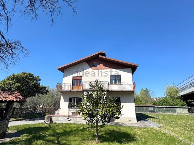 Appartamento in vendita di 90 m² in Strada Provinciale Farnei, 19