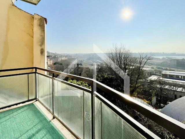 Appartamento in vendita di 90 m² in Salita di Gretta, 14