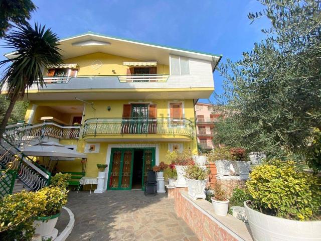 Appartamento in vendita di 90 m² in Via Taverna Campanile, 14