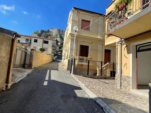 Appartamento in vendita di 90 m² in Via Timpi