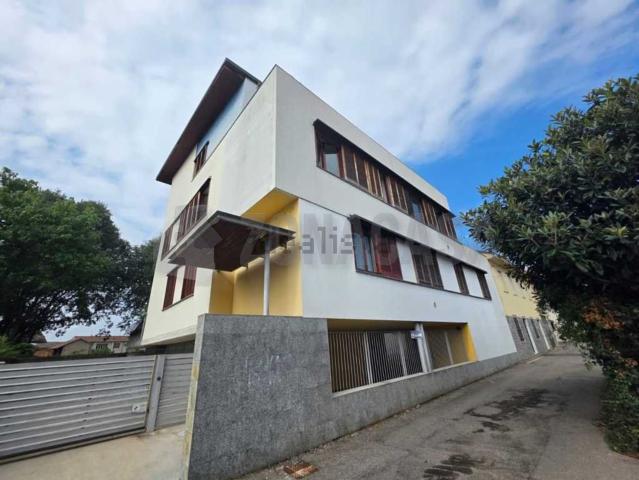 Appartamento in vendita di 90 m² in Via Tommaso Grossi