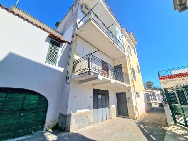 Appartamento in vendita di 90 m² in Via Ugo Foscolo