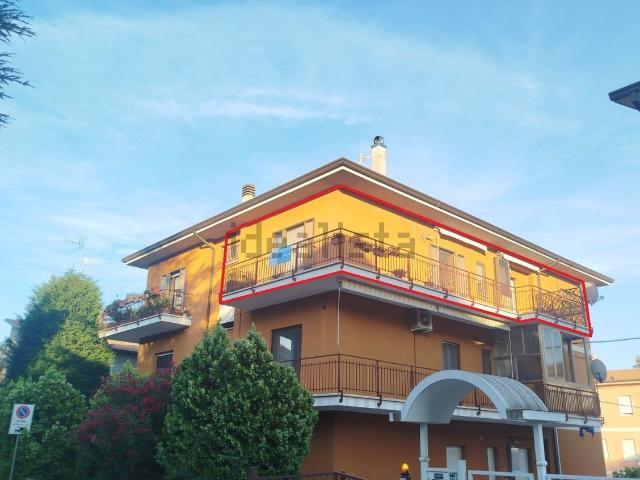 Appartamento in vendita di 90 m² in Via Ugo Foscolo, 60