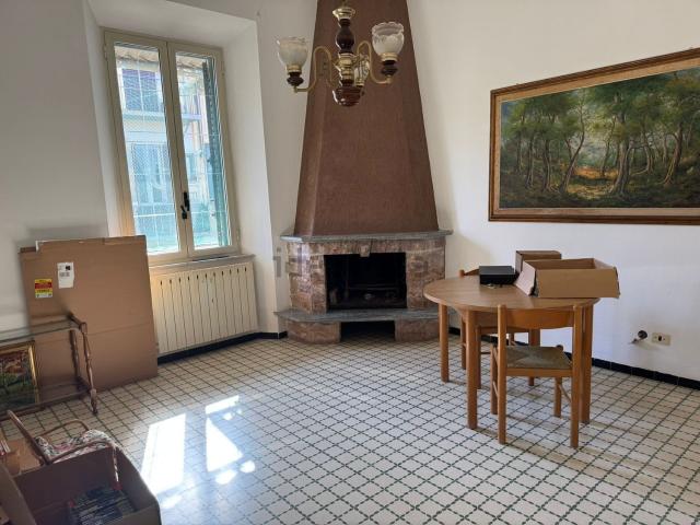 Appartamento in vendita di 90 m² in Via Ugo Foscolo