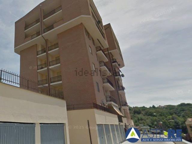 Appartamento in vendita di 90 m² in Via Ugo Ferroni, 15