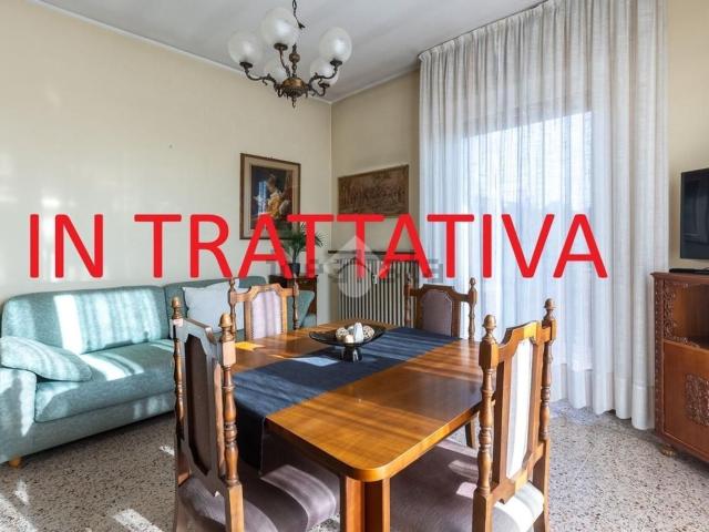 Appartamento in vendita di 90 m² in Via Ugo Merlini, 28