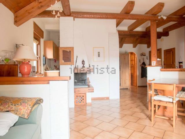 Appartamento in vendita di 90 m² in Via Umberto Felluga, 51