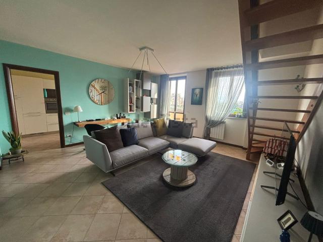 Appartamento in vendita di 90 m² in Via V. Fregoni, 97