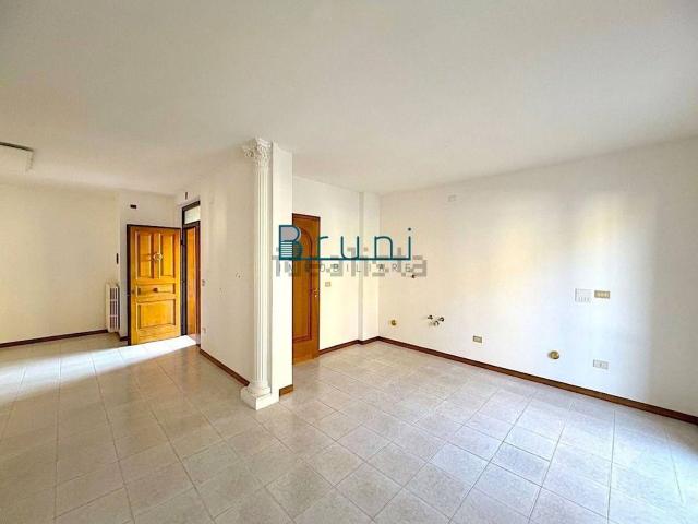 Appartamento in vendita di 90 m² in Via Val Tiberina