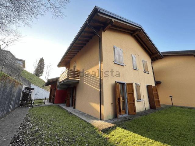 Appartamento in vendita di 90 m² in Via Valle di Tede, 338