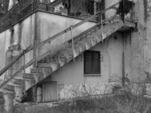 Appartamento in vendita di 90 m² in Via valle gemona, 3