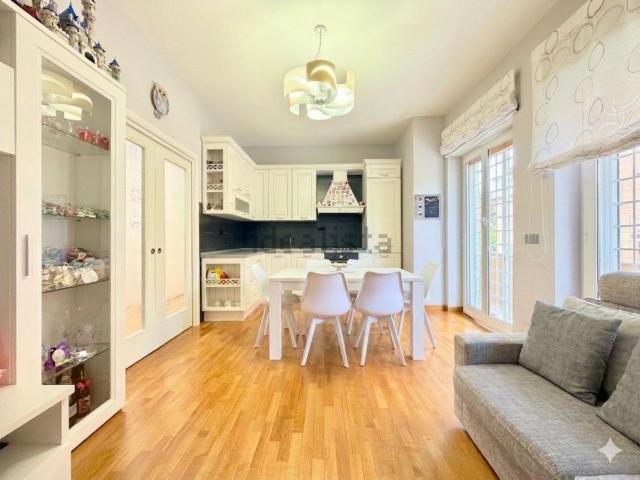 Appartamento in vendita di 90 m² in Via Vibio Mariano, 11