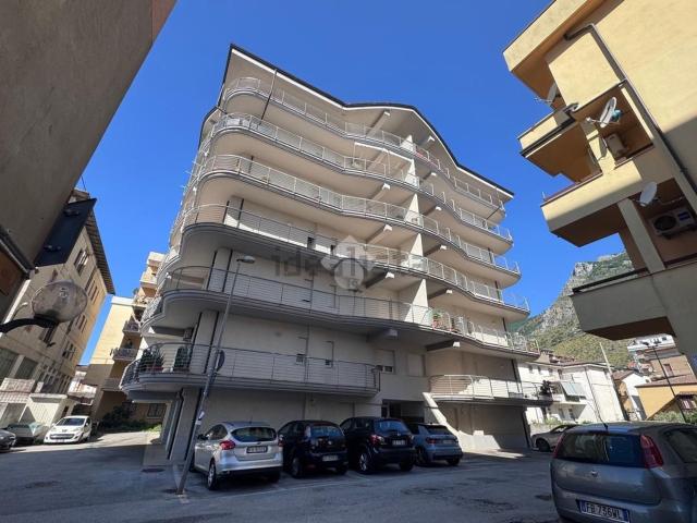 Appartamento in vendita di 90 m² in Via Vittorio Alfieri, 4