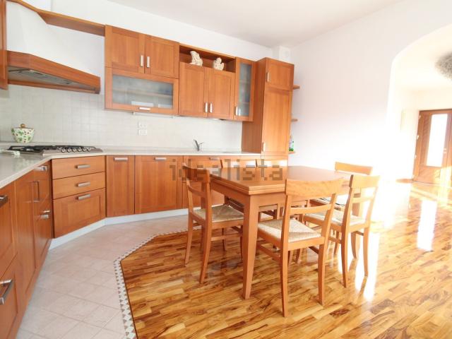 Appartamento in vendita di 90 m² in Via A. Canova