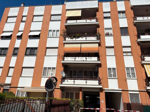 Appartamento in vendita di 90 m² in Via Achille Tamburlini, 10