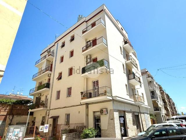 Appartamento in vendita di 90 m² in Via Adriano Cecioni, 7
