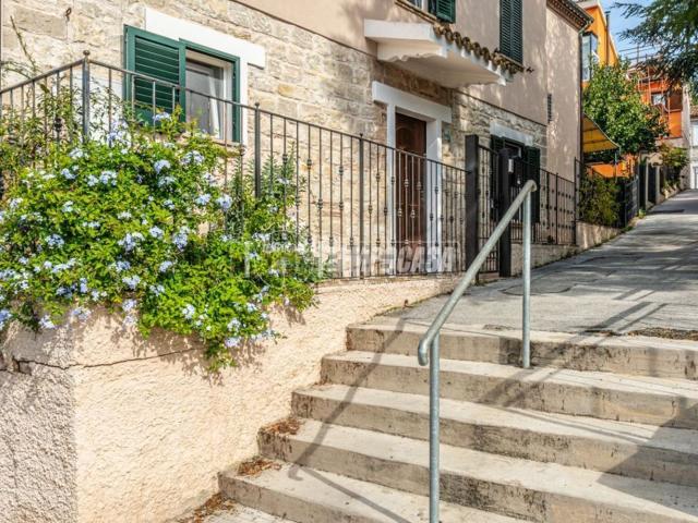 Appartamento in vendita di 90 m² in Via Alessandro Manzoni
