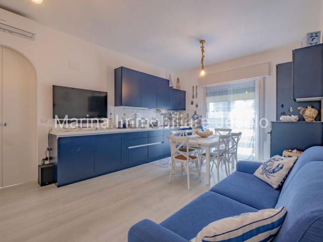 Appartamento in vendita di 90 m² in Via Andrea Bafile 28° Accesso al Mare