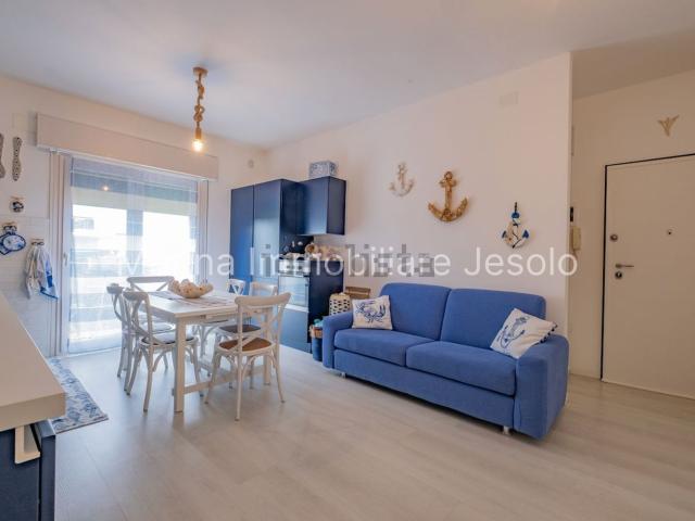 Appartamento in vendita di 90 m² in Via Andrea Bafile 28° Accesso al Mare
