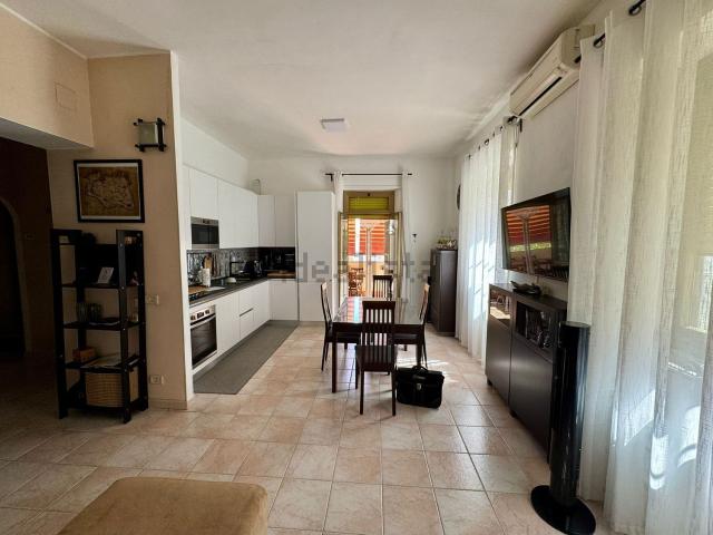 Appartamento in vendita di 90 m² in Via Andrea Barbazza, 65