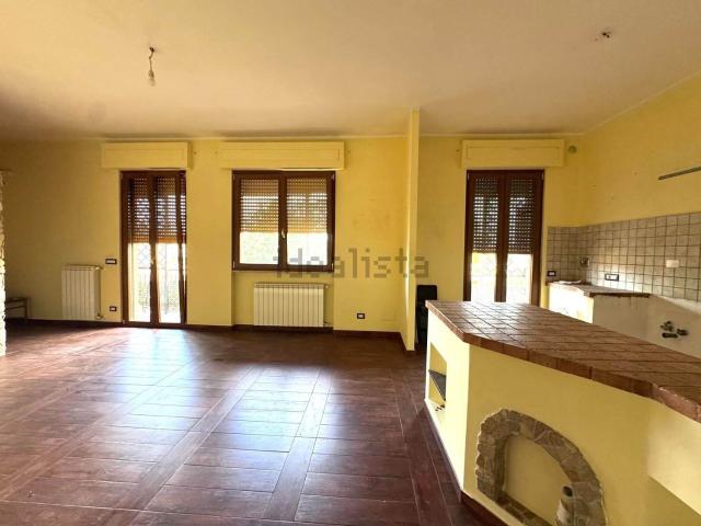 Appartamento in vendita di 90 m² in Via Anguillarese, 127