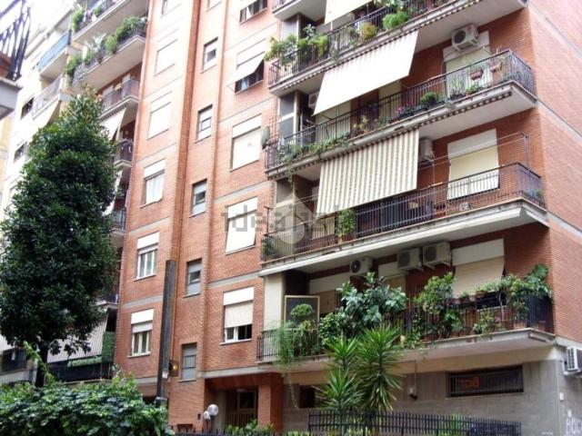 Appartamento in vendita di 90 m² in Via Arnaldo Fraccaroli, 6