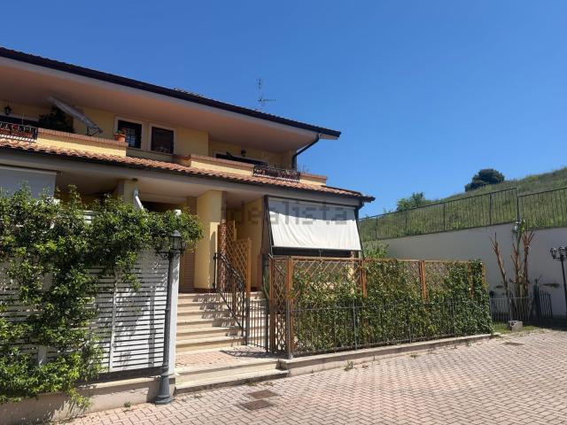 Appartamento in vendita di 90 m² in Via Borgosesia, 103