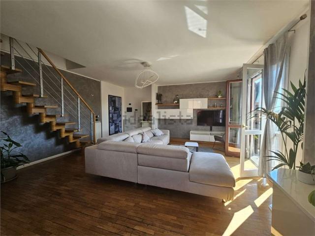 Appartamento in vendita di 90 m² in Via C. Rosselli, 13