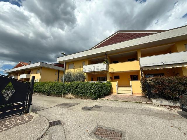 Appartamento in vendita di 90 m² in Via Camillo Cerafogli, 26