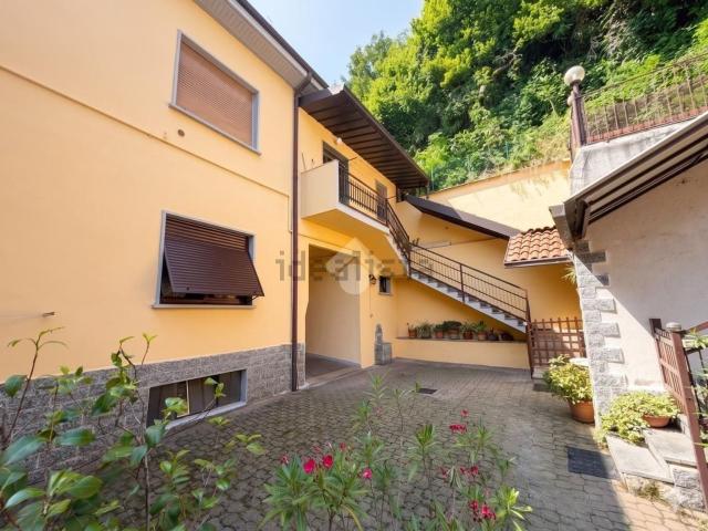 Appartamento in vendita di 90 m² in Via Cacciatori delle Alpi