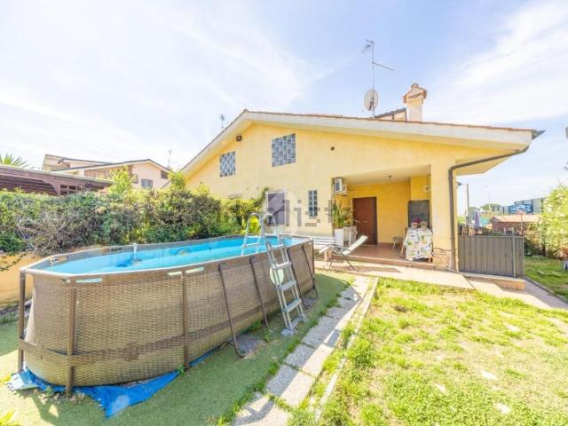 Appartamento in vendita di 90 m² in Via Capranica, 16
