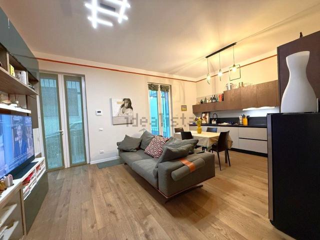Appartamento in vendita di 90 m² in Via Cattaneo, 26