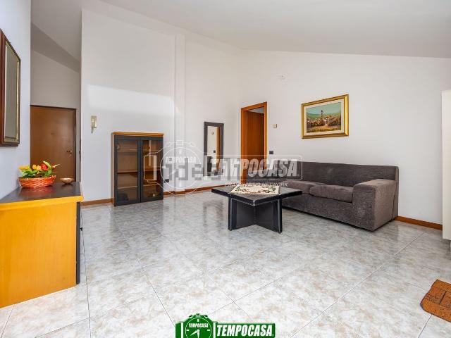 Appartamento in vendita di 90 m² in Via Cavour, 32