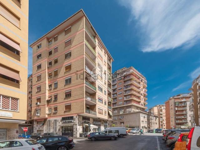 Appartamento in vendita di 90 m² in Via Cesare Algranati, 6