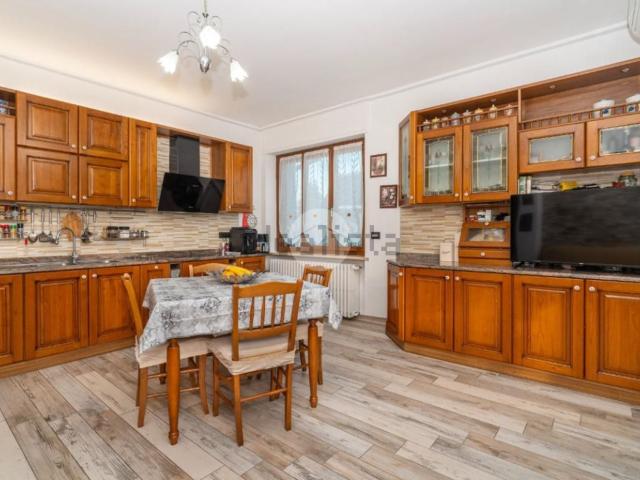 Appartamento in vendita di 90 m² in Via Cesare Battisti, 38