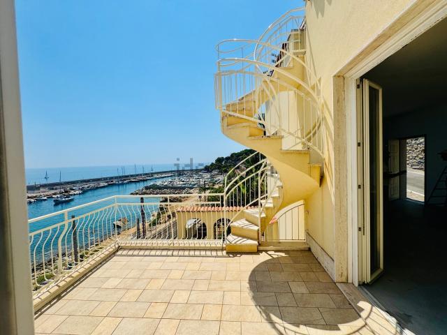Appartamento in vendita di 90 m² in Via Charles Garnier, 60