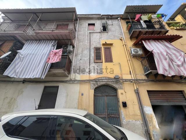 Appartamento in vendita di 90 m² in Via Cipressi, 93