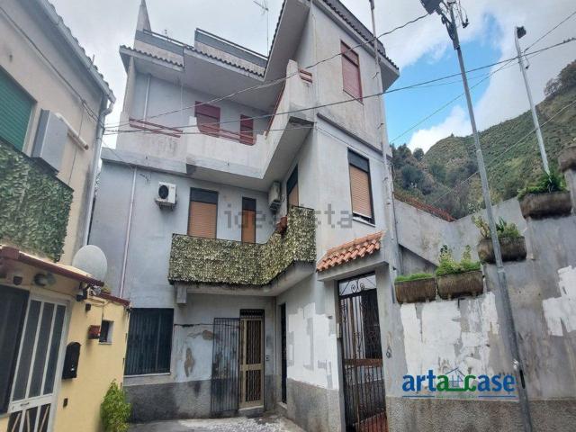 Appartamento in vendita di 90 m² in Via Comunale Catarratti, 1
