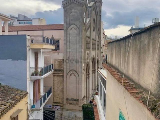 Appartamento in vendita di 90 m² in Via Collegio