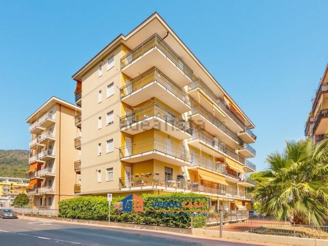 Appartamento in vendita di 90 m² in Via Cristoforo Colombo, 46