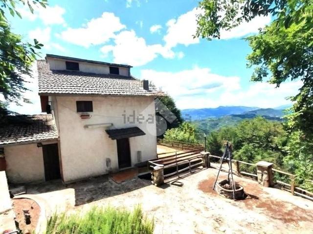 Appartamento in vendita di 90 m² in Via del Fontanile, 46
