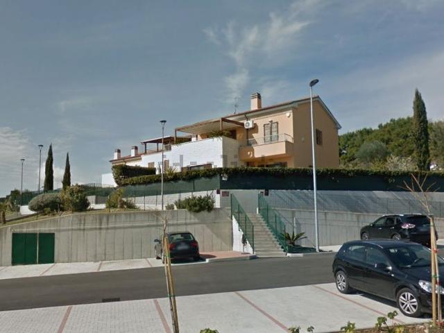 Appartamento in vendita di 90 m² in Via del Lavoro, 8