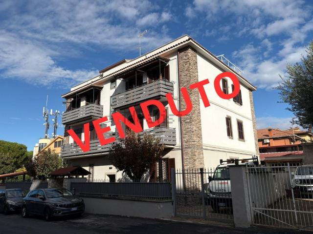 Appartamento in vendita di 90 m² in Via della Tenuta del Casalotto, 68