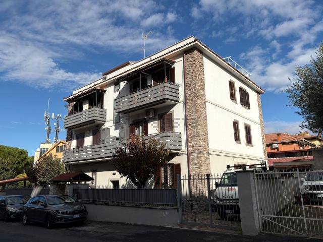 Appartamento in vendita di 90 m² in Via della Tenuta del Casalotto, 68